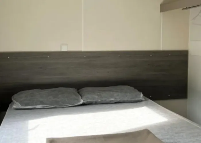 Mobil 2 à - Api-1-52-1701 Camping