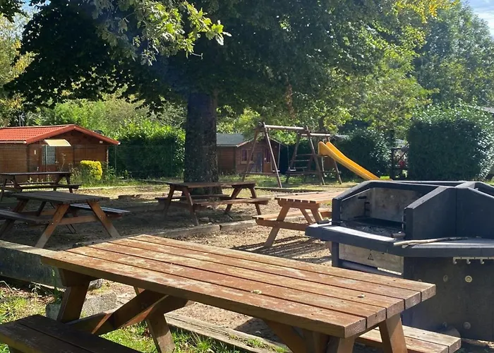 Camping Mobil 2 à - Api-1-52-1701 Angicourt