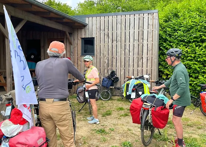 Mobil 2 à - Api-1-52-1701 Camping