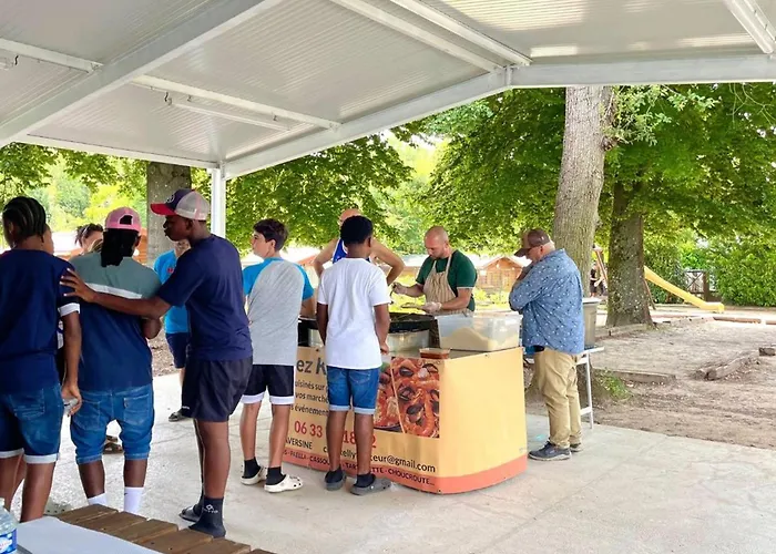 Camping Mobil 2 à - Api-1-52-1701 Angicourt